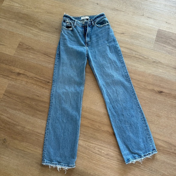 Abercrombie 90s Relaxed High Rise Jeans - Picture 2 of 5